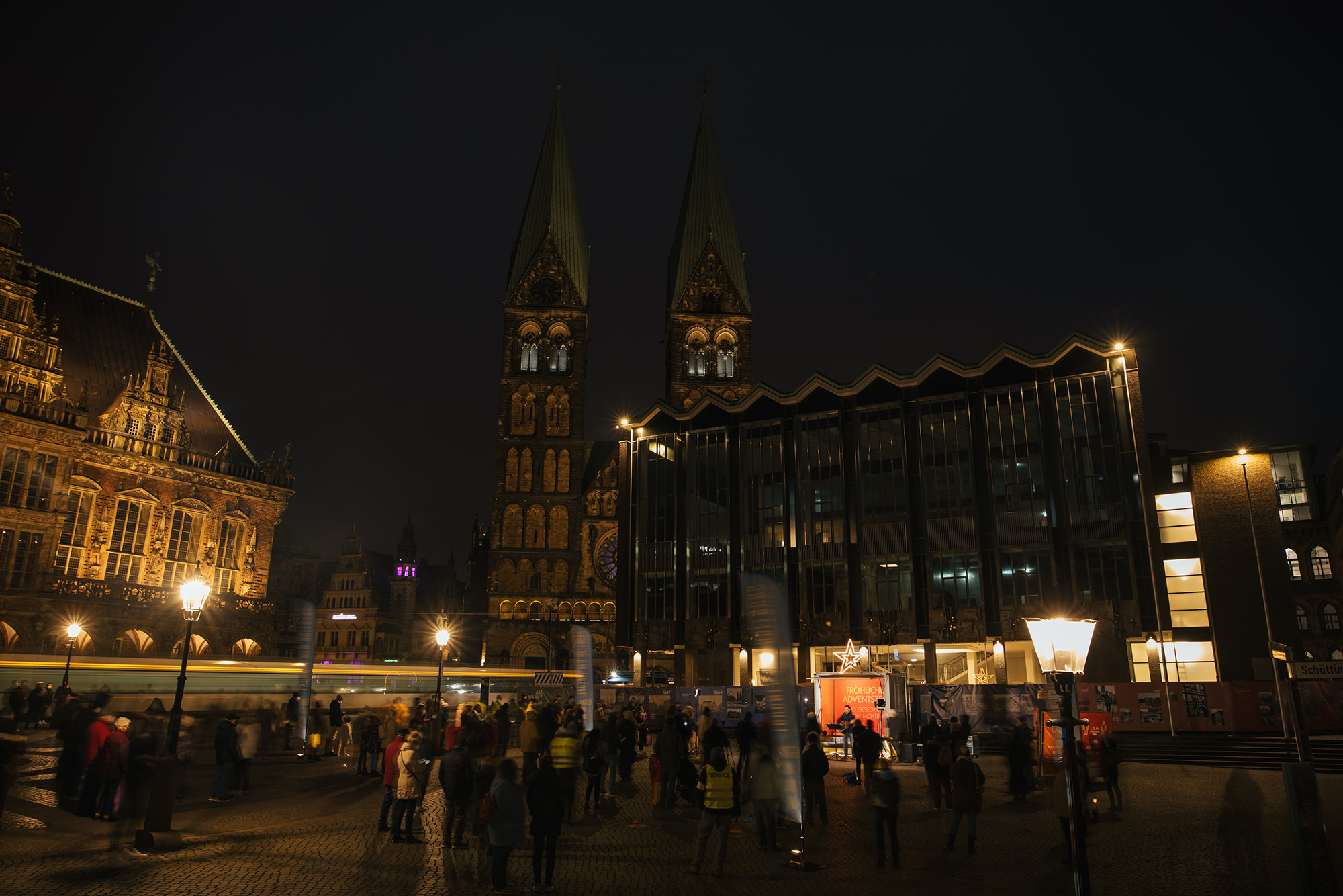 Die Mobile Kirche vor der Bremer Bürgerschaft